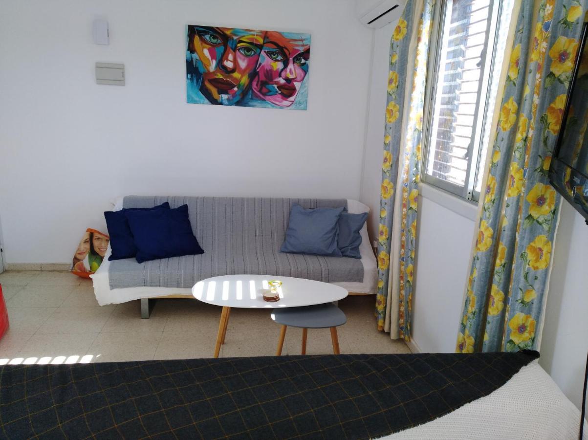 Larnaca, Pervolia 1 Bedroom Seaside Apartment Dış mekan fotoğraf